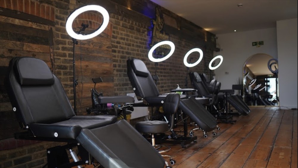 Under The Needle Tattoos - Tattoo Shop London